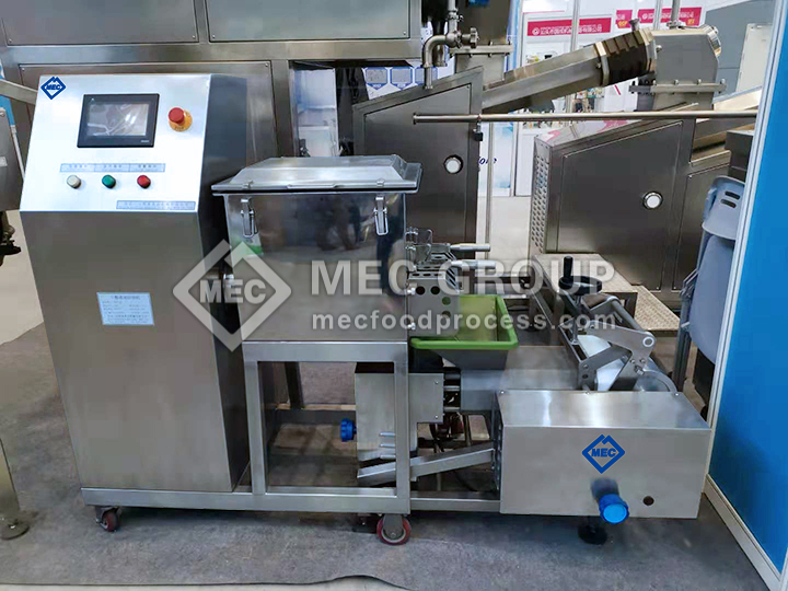 Mozzarella cheese boiled and stretched machine